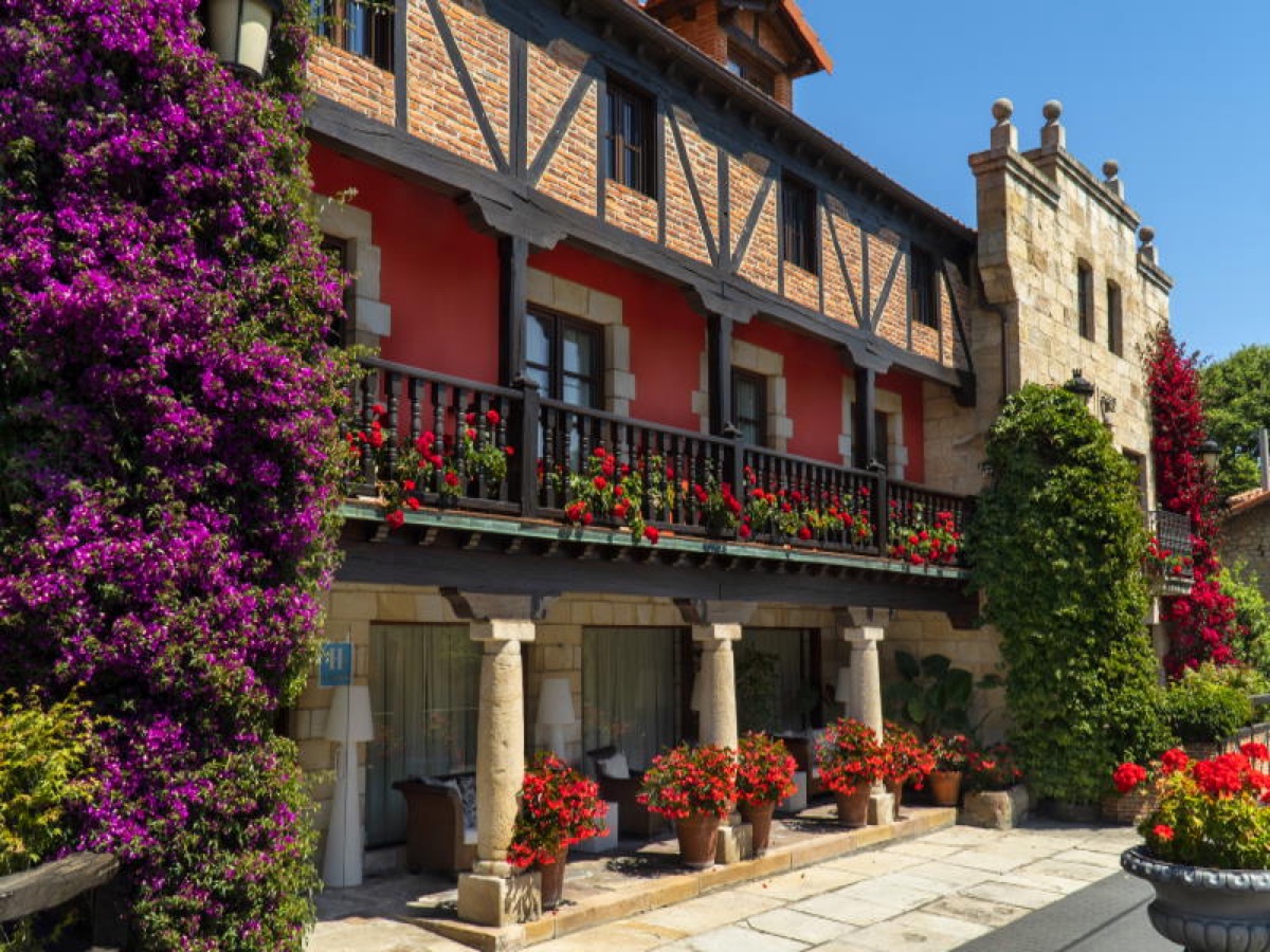 Hotel Cuevas III (hoy Costa Esmeralda Suites), Suances
