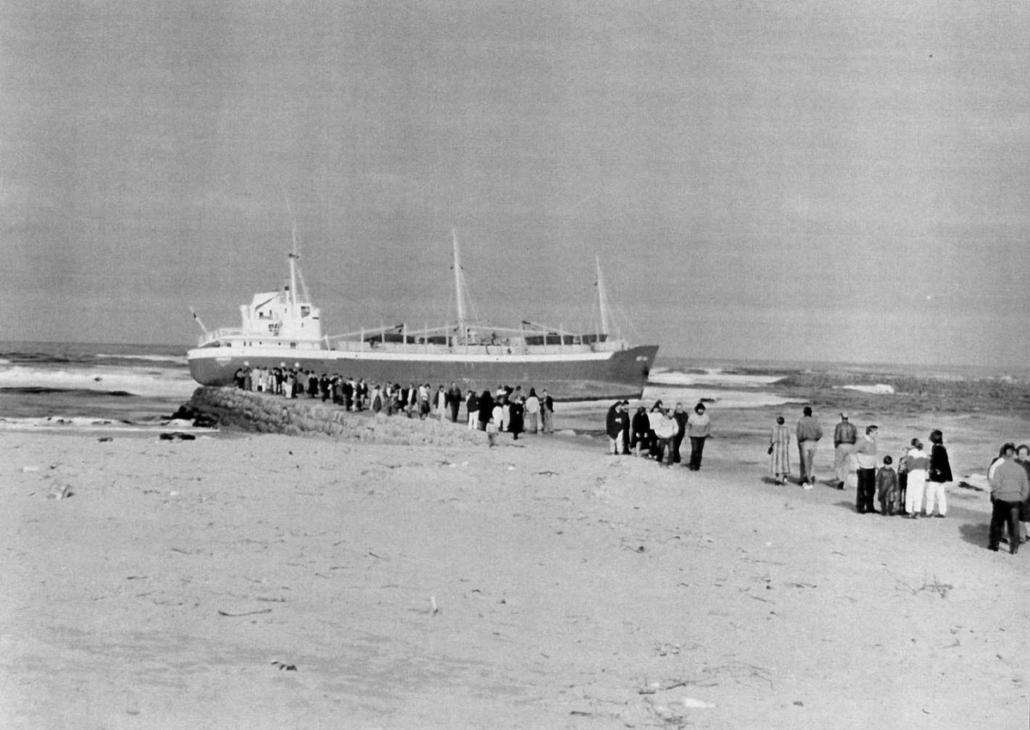 Barco Encallado — foto antigua de Suances