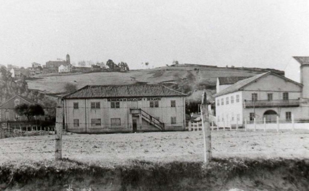 Edificio Eduacion y Descanso — foto antigua de Suances