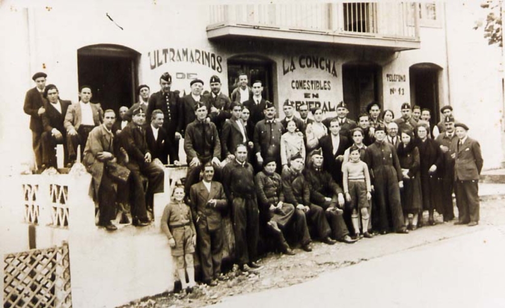 Hotel Acacio Personal y Veraneantes 1936 G.C — foto antigua de Suances