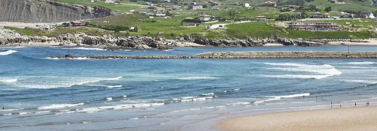 Panorámica de la costa y las playas de Suances